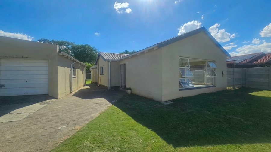 To Let 3 Bedroom Property for Rent in Riebeeckstad Free State
